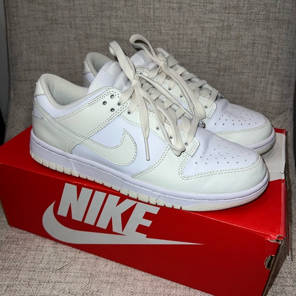 Nike Shoes - EUC Nike Low Dunks